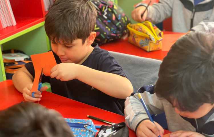 چتر رنگی بابرگ های پاییزی 8