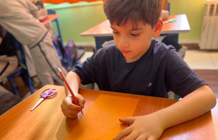 چتر رنگی بابرگ های پاییزی 9