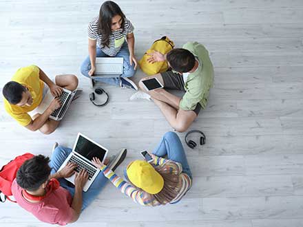 دانشگاه رفتن در ایران یا خارج از کشور