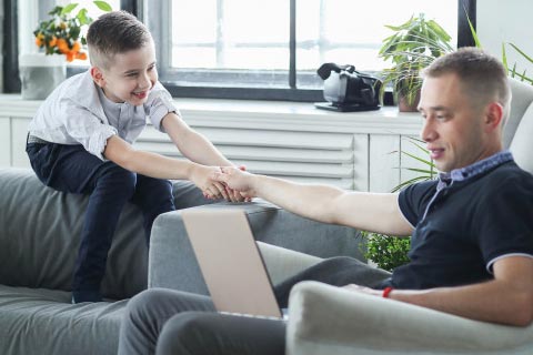 چگونه از عوارض بی‌توجهی به کودک بکاهیم؟