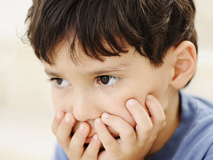 چرا کودکان دچار اضطراب تحصیلی می‌شوند؟