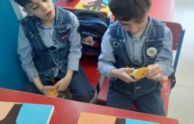 چسباندن خورشید به بوم چهار فصل توسط پسرای عزیزم 2