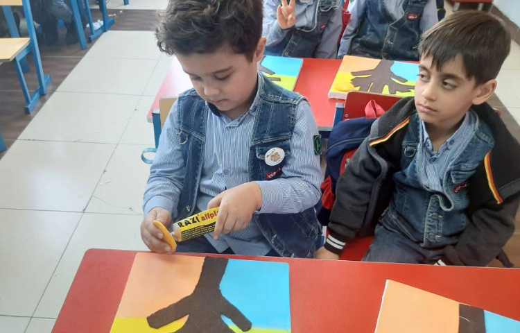 چسباندن خورشید به بوم چهار فصل توسط پسرای عزیزم 4