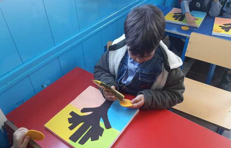 چسباندن خورشید به بوم چهار فصل توسط پسرای عزیزم 5