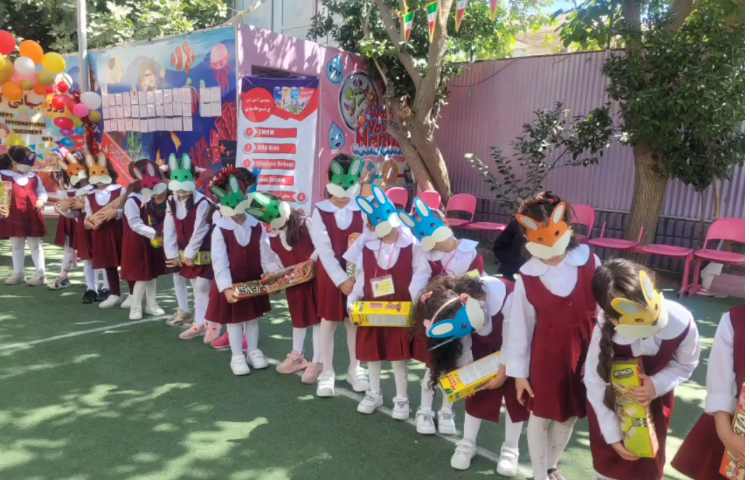 چکیده ای از فعالیت های نوآموزان کودکستان در دبستان دخترانه پرتوعلوی