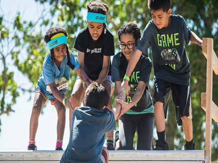 چطور کودکان را به انجام کار گروهی تشویق کنیم؟