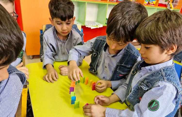 چیدمان حلزونی دومینو 3