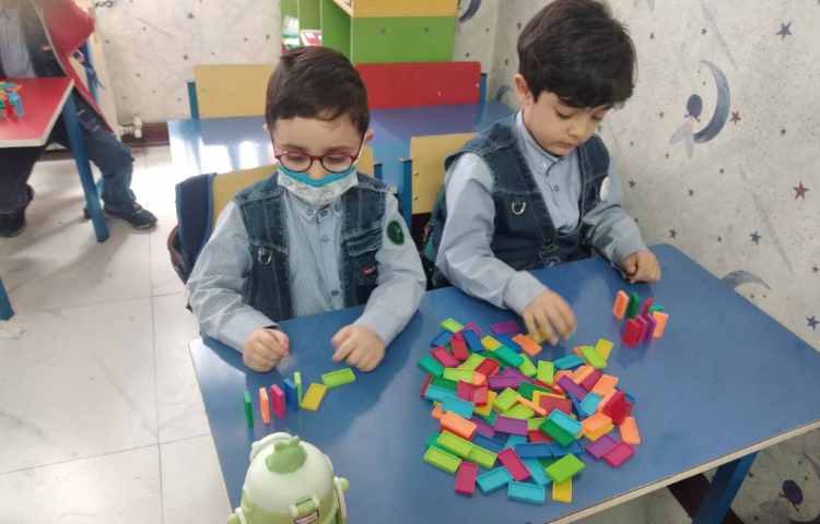 چیدن دومینو بصورت خط منحنی