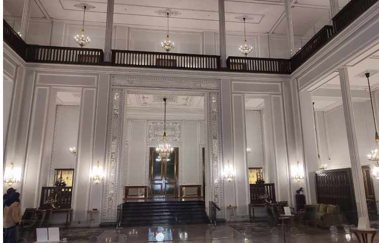 کاخ نیاوران 17