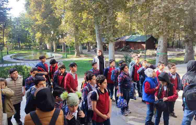 کاخ نیاوران 28