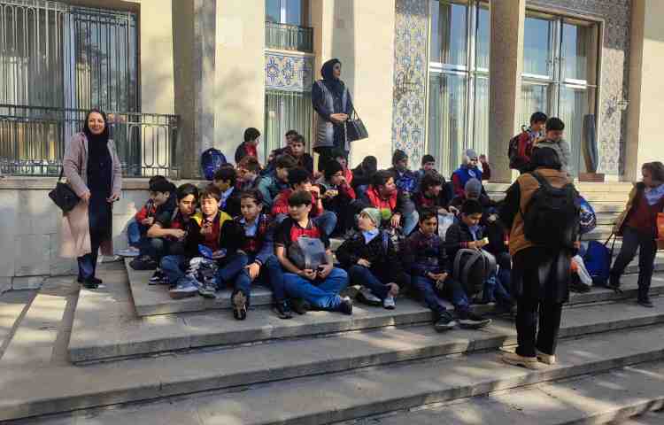 کاخ نیاوران 42