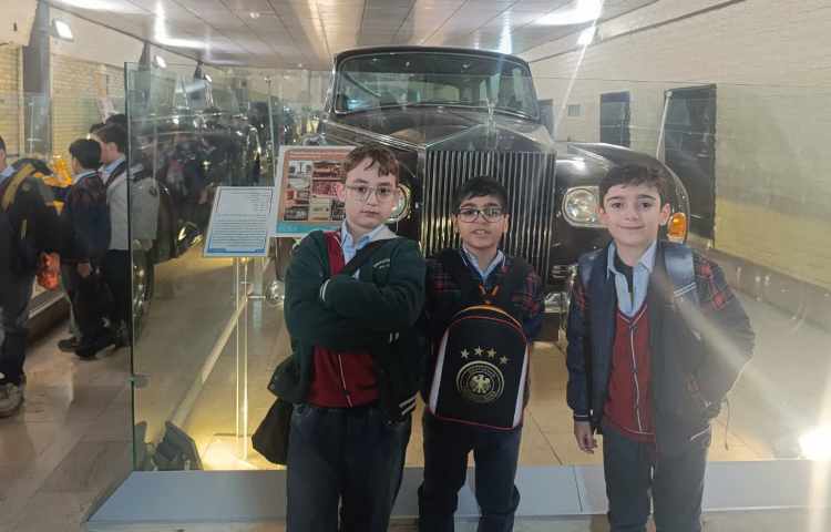 کاخ نیاوران 50