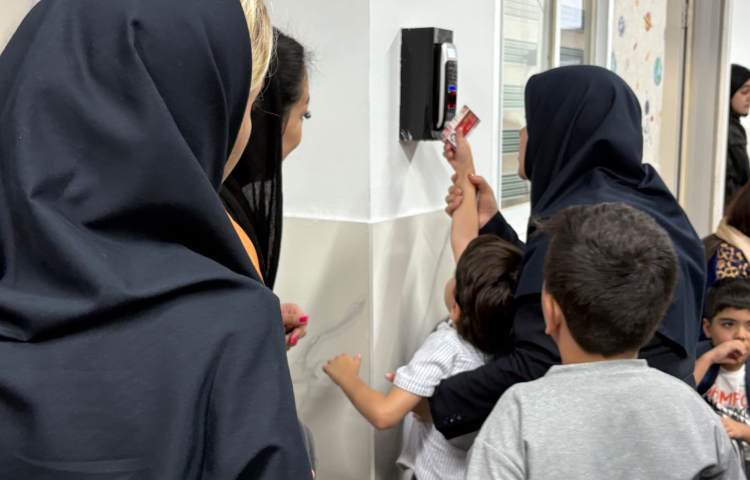 کارت تردد ورود و خروج با هدف مسئولیت پذیری همراه با نظم و ترتیب 1