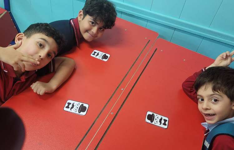 کارت تقدیر از بابا، درس فارسی 4