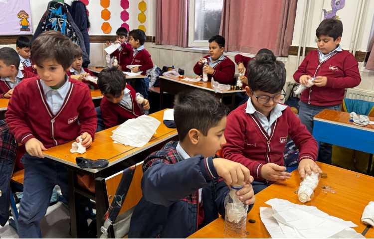 کاردستی (آدم برفی) به جهت خلاقیت در درس (ف) 1