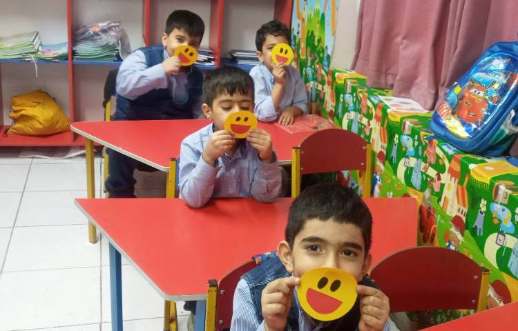 کاردستی استیکر (روز جهانی لبخند) 3