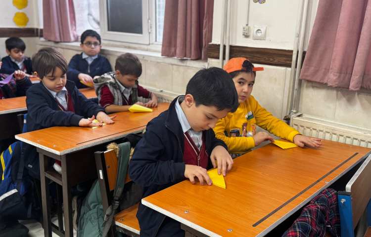 کاردستی اوریگامی (سگ به همراه استخوانش) 7