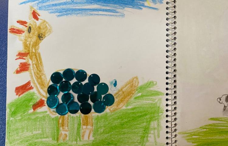 :کاردستی با پولک برای پوشش بدن دایناسور 5