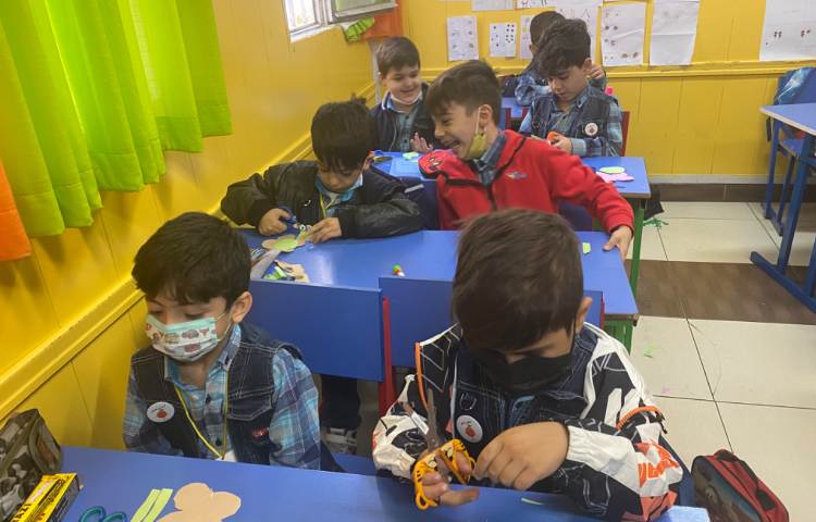 :کاردستی با کاغذ رنگی به شکل زنبور، کلاس پرتقال 2