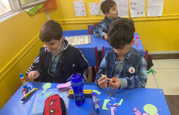 :کاردستی با کاغذ رنگی به شکل زنبور، کلاس پرتقال 4