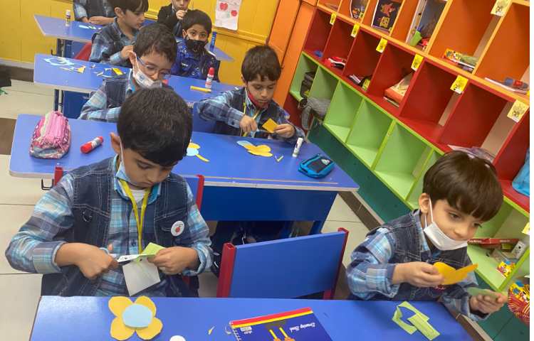 :کاردستی با کاغذ رنگی به شکل زنبور، کلاس پرتقال 6