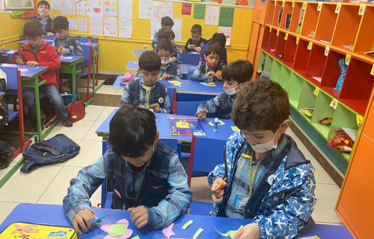 :کاردستی با کاغذ رنگی به شکل زنبور، کلاس پرتقال 7