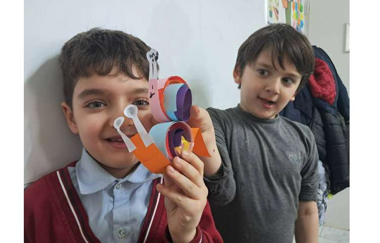 کاردستی به مناسبت یادگیری نشانه ح 1