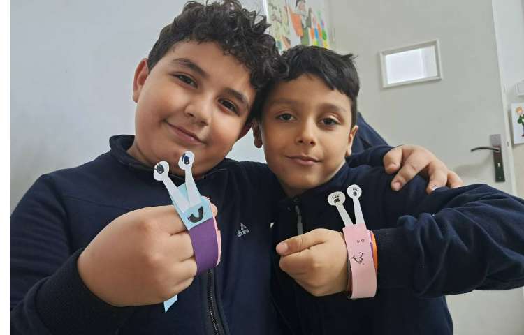 کاردستی به مناسبت یادگیری نشانه ح 8