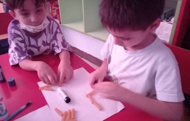 : کاردستی درست کردن اعضای بدن با ماکارانی 3