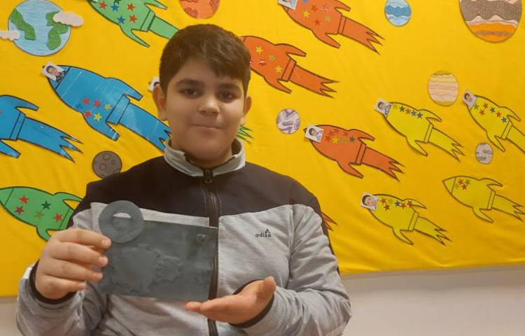 کاردستی درس علوم (طراحی کنیم و بسازیم ) و توضیحات مربوطه توسط دانش‌آموز