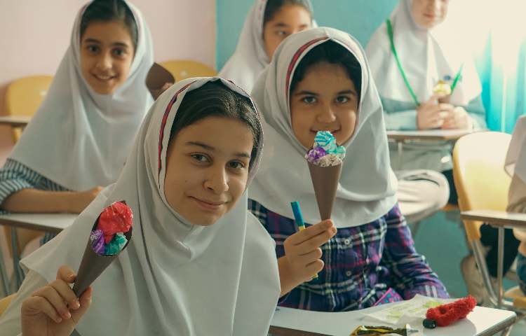 کاردستی روز جهانی بستنی دبستان دخترانه پرتوعلوی