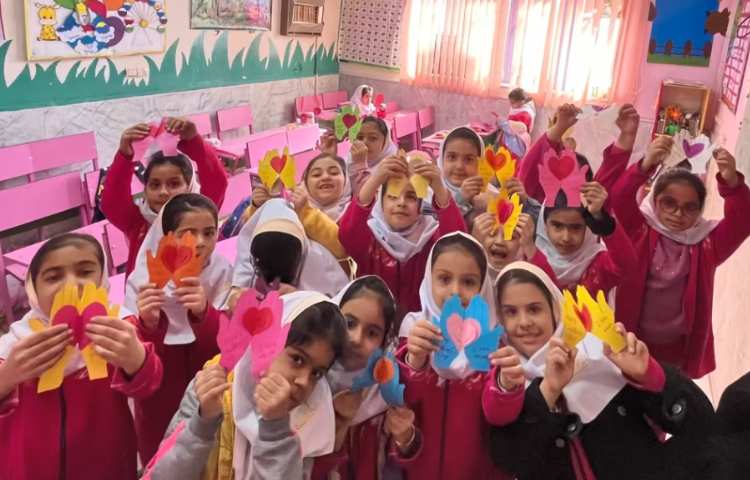 کاردستی روز مادر دانش آموزان عزیز پایه اول دبستان دخترانه پرتوعلوی