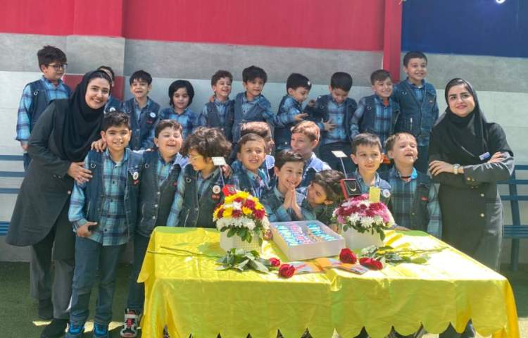 :کاردستی روز معلم، کلاس توت فرنگی 2