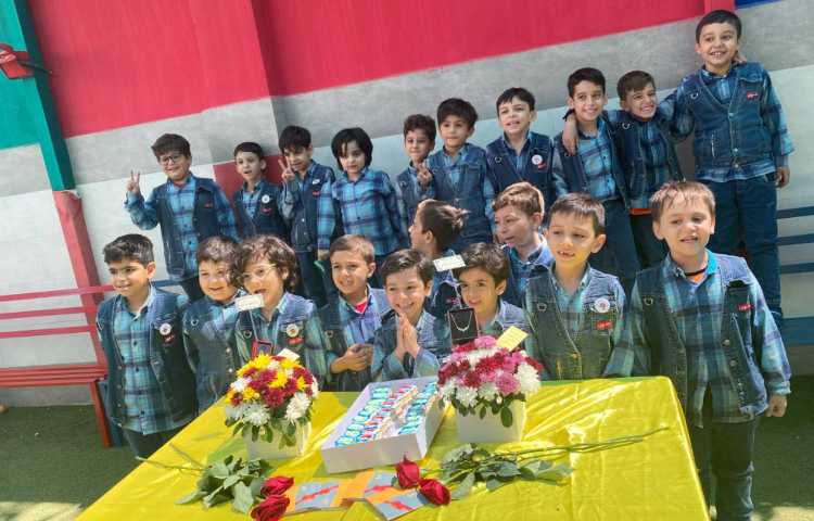 :کاردستی روز معلم، کلاس توت فرنگی 3