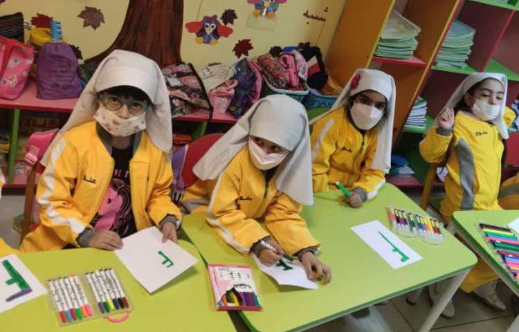 کاردستی زبان انگلیسی فعالیت دستورزی حرف F f 1