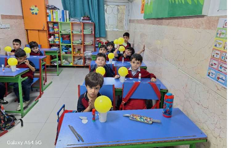 کاردستی زنبور کلاس خانم محتوی ،پیش دبستان 1