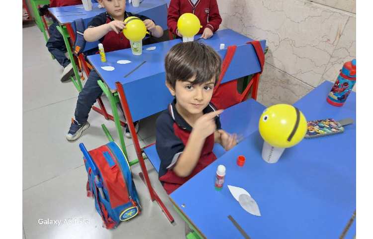 کاردستی زنبور کلاس خانم محتوی ،پیش دبستان 2