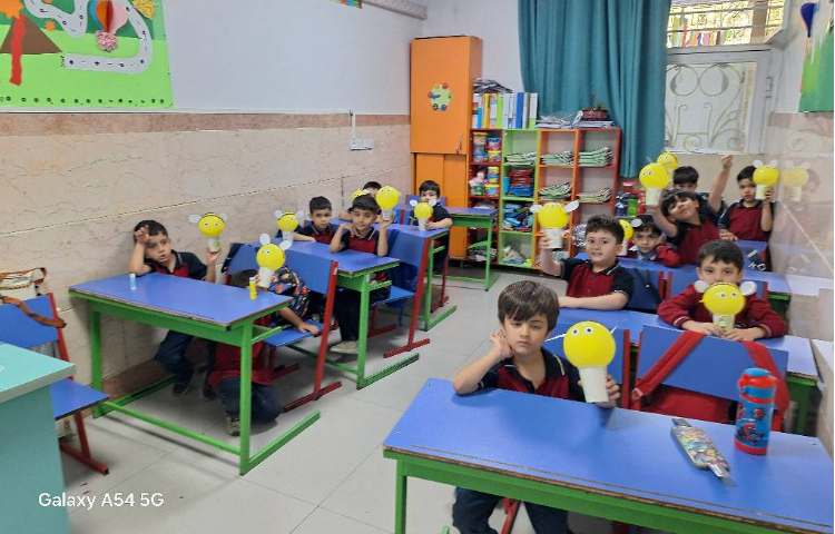 کاردستی زنبور کلاس خانم محتوی ،پیش دبستان 3