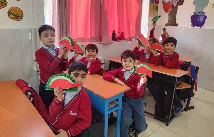 کاردستی شب یلدا توسط دانش‌آموزان در کلاس انجام شد 2