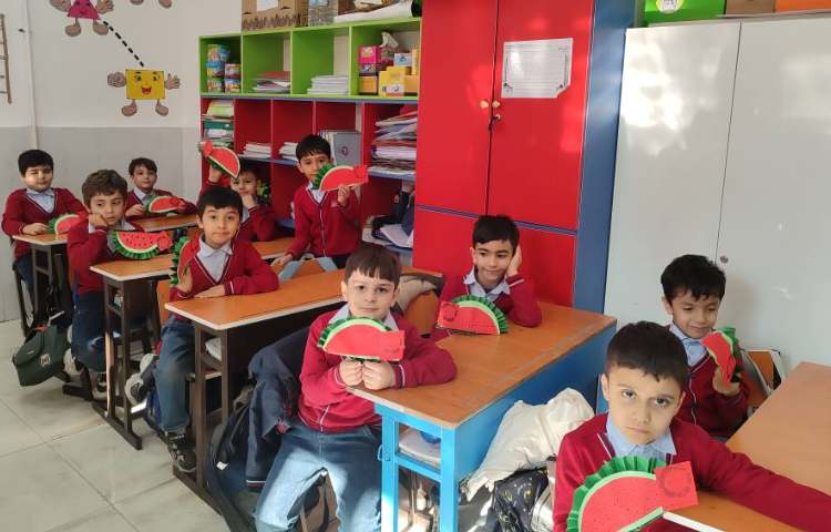 کاردستی شب یلدا توسط دانش‌آموزان در کلاس انجام شد 4