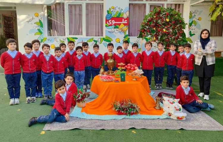 کاردستی شب یلدا توسط دانش‌آموزان در کلاس انجام شد