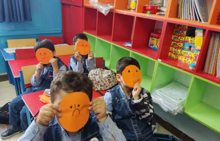 کاردستی صورتک شناخت احساسات مختلف یک انسان 1