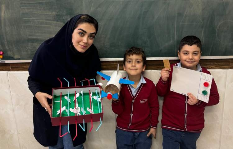 کاردستی علوم با استفاده از وسایل دورریختنی 1