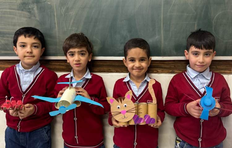 کاردستی علوم با استفاده از وسایل دورریختنی 2