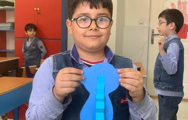 کاردستی فیل با کمک تا کاغذ و اشکال هندسی 2