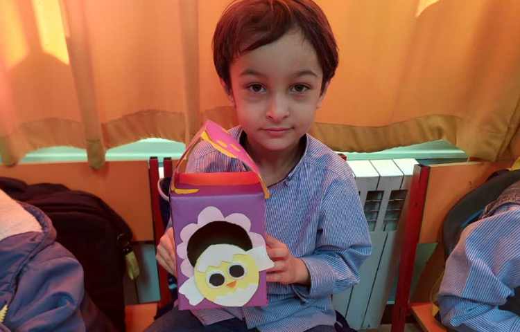 کاردستی مربوط به درس هدیه های آسمان مهربان تر از مادر 9