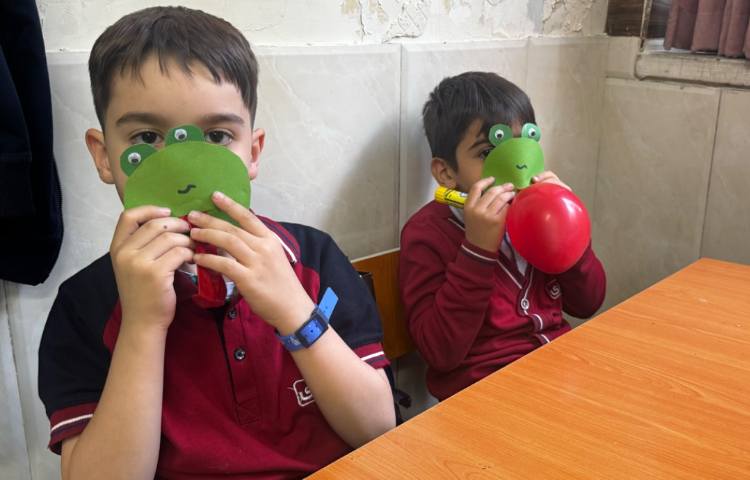 کاردستی مربوط به نشانه‌ی غین (قورباغه) 1