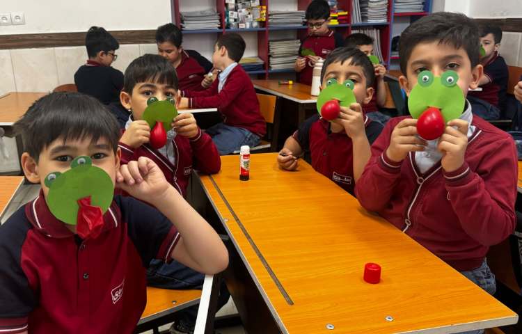 کاردستی مربوط به نشانه‌ی غین (قورباغه) 3