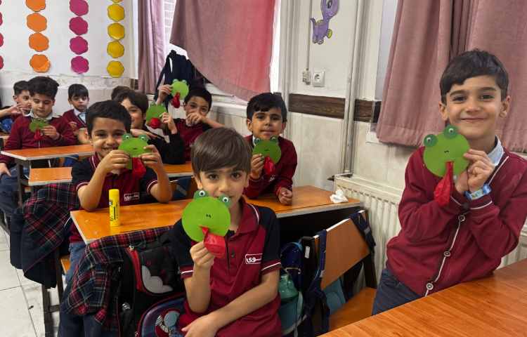 کاردستی مربوط به نشانه‌ی غین (قورباغه) 4