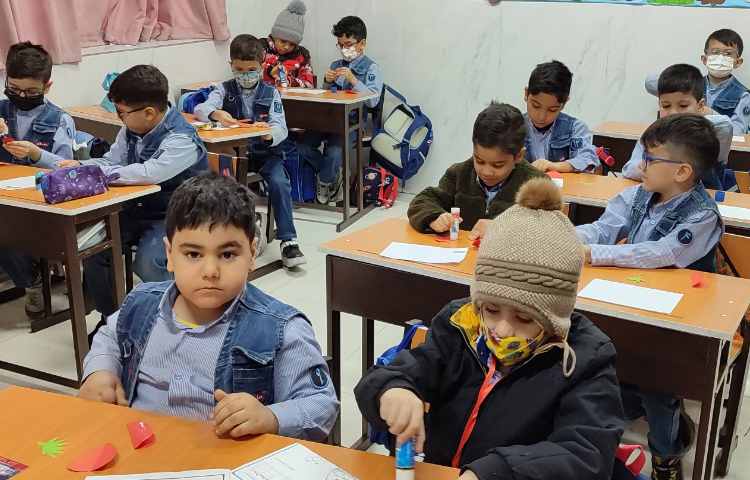 کاردستی نشانه(ت) توت فرنگی درس فارسی 1